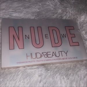 Huda beauty Nude palette